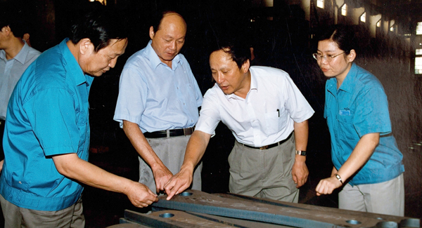 ��һ���򵼰������������������ƿ�ʢ���������������ƪ��