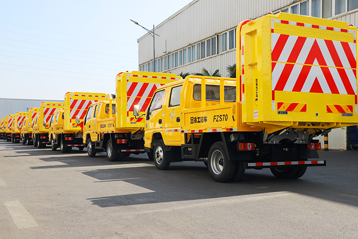 ʢ�����ַ�ײ���峵���������㶫����ʩ���徲